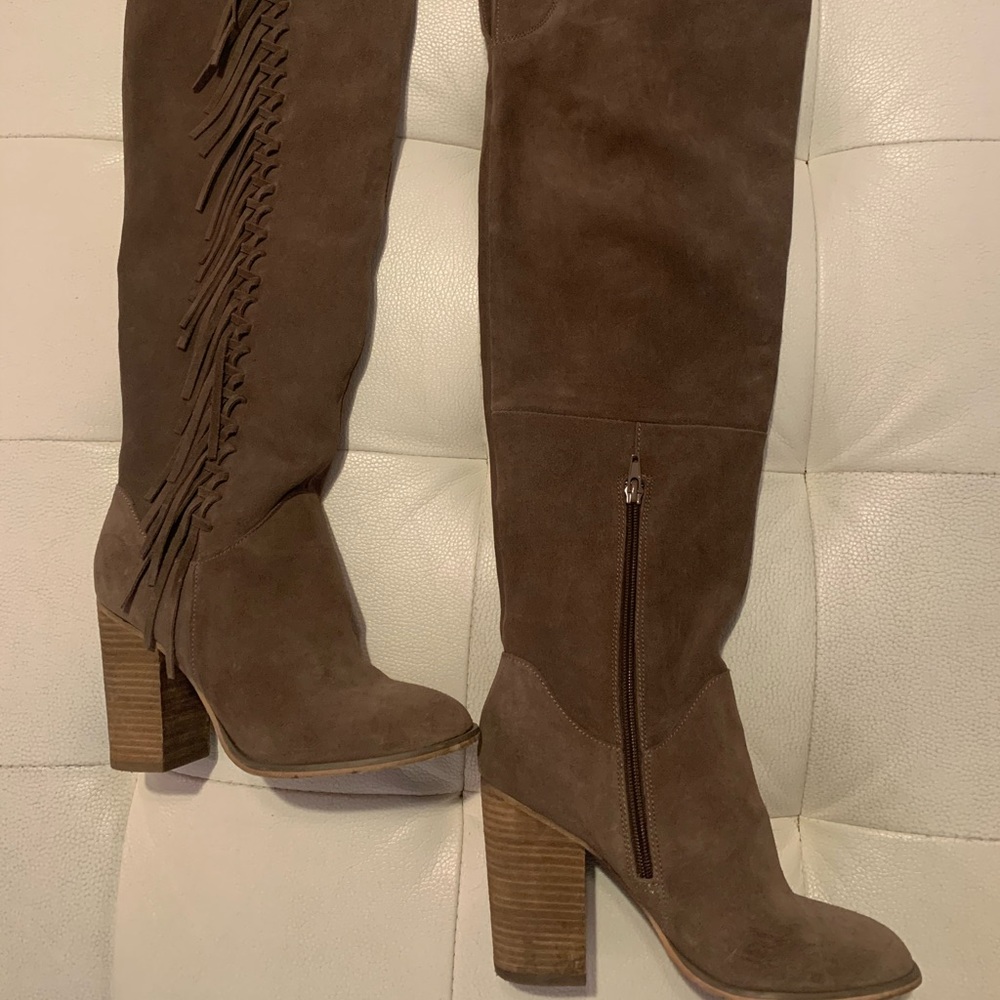 Boots - Picture 2 of 4